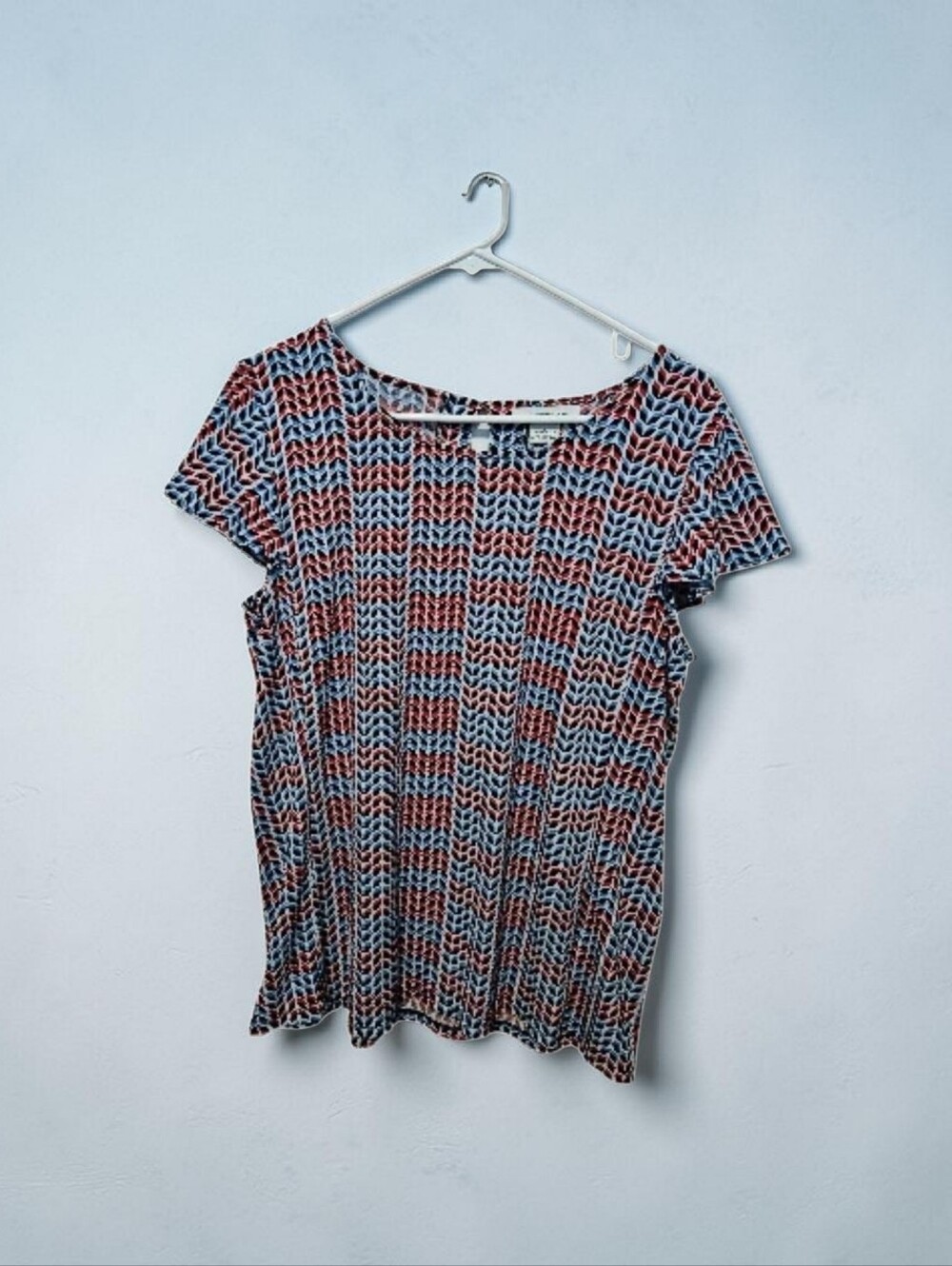 Liz Claiborne Womens Short Sleeve Top Size Large Red Blue Abstract Print Stretch
